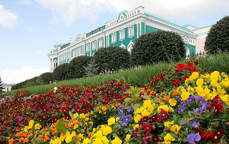 Больше 35 тыс. кв.м цветников разбили в Екатеринбурге